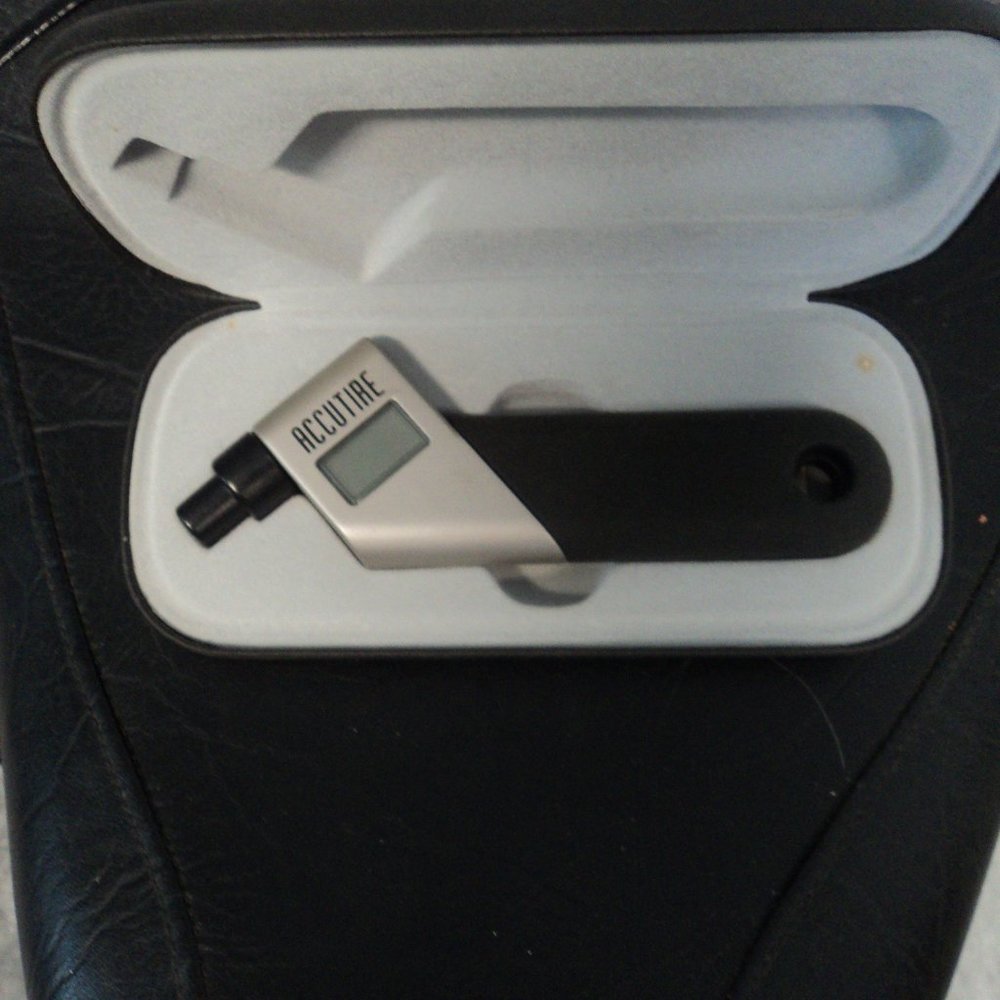 Tire gauge